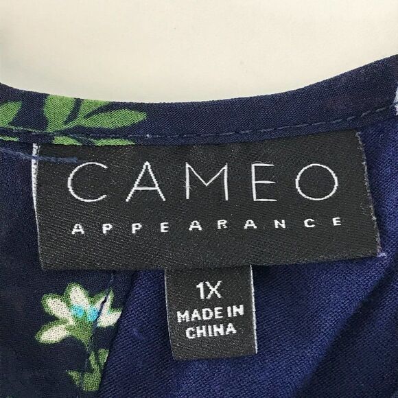 Cameo Appearance Floral Layered Top Women's Plus Size 1X Scoop Neck Keyhole - Picture 10 of 12